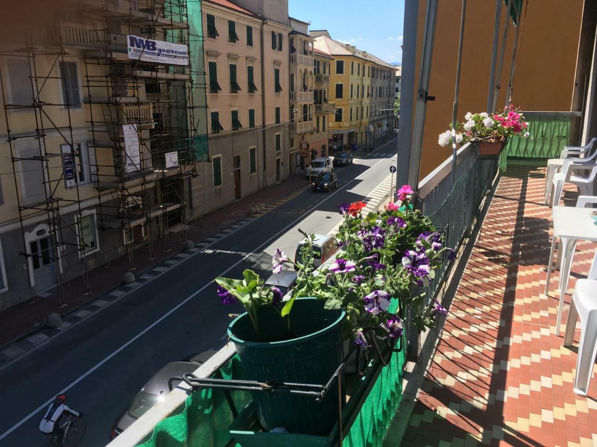 Casa Elena Appartement Albisola Superiore Buitenkant foto